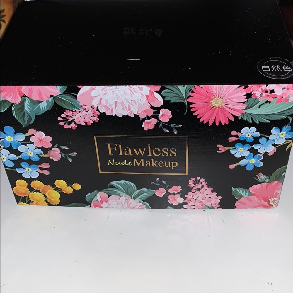 Asian beauty cushion